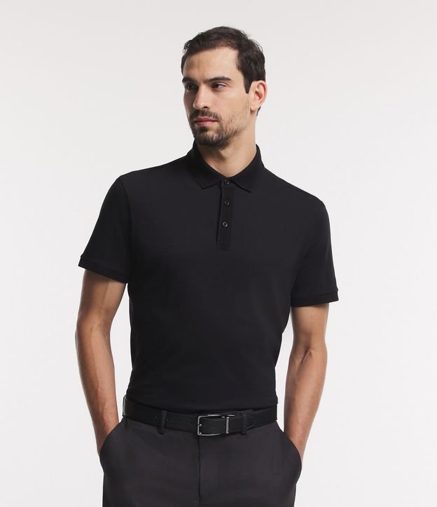 Polo Regular em Meia Malha com Detalhes Texturizados