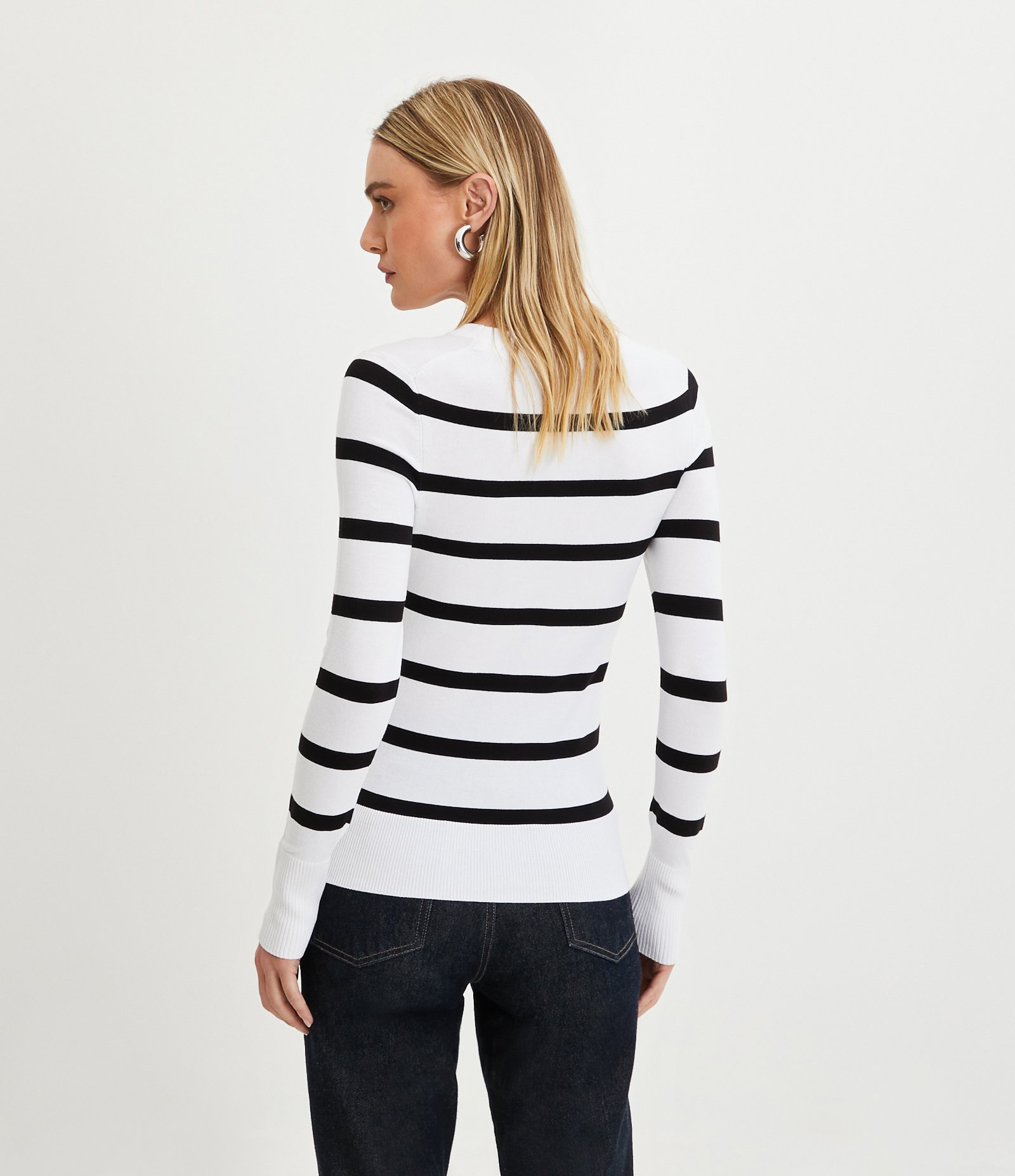 Suéter em Tricô Listrado com Botões na Manga Branco Neve 3