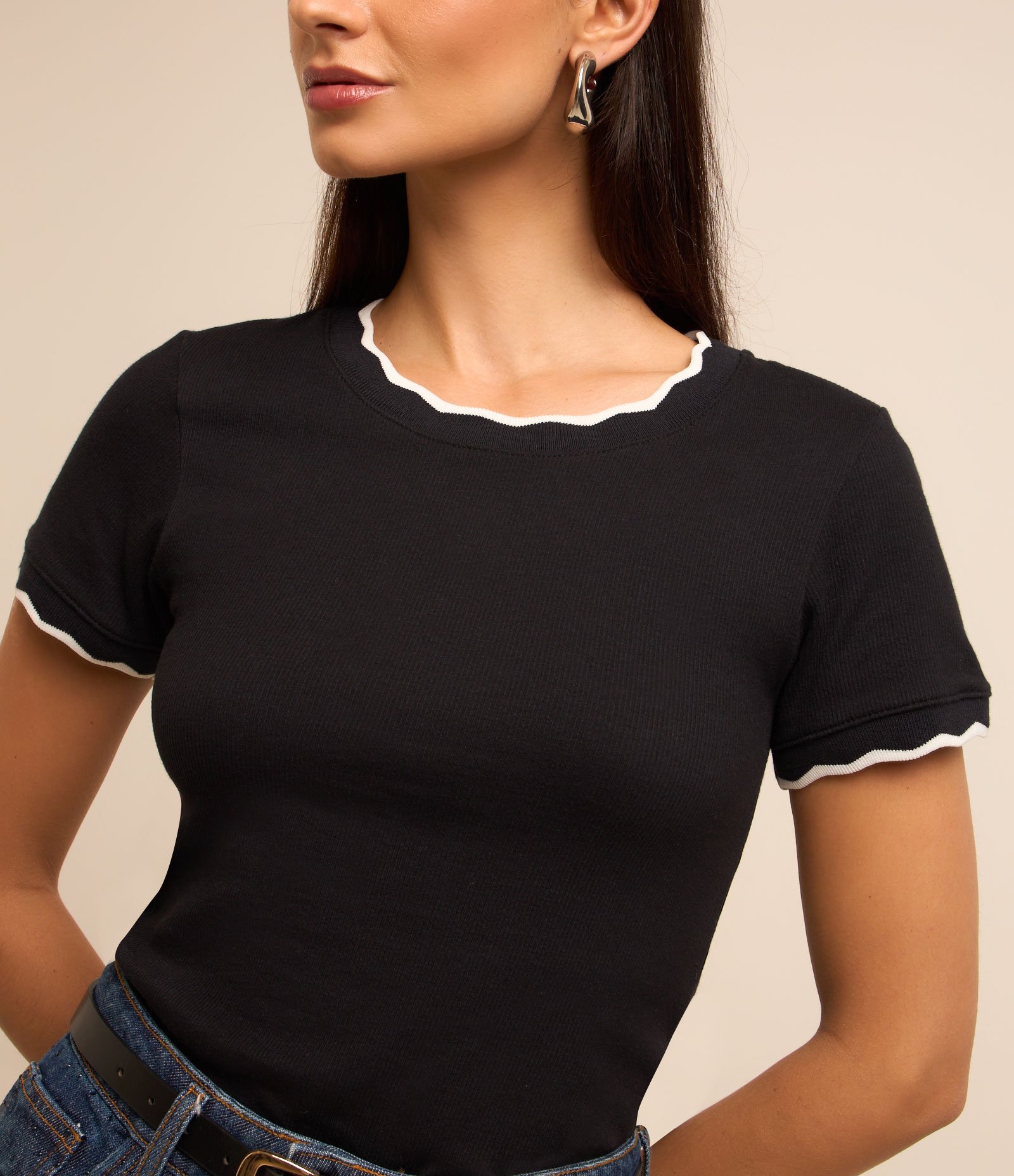 Blusa em Algodão com Gola e Manga Onduladas Preto 1