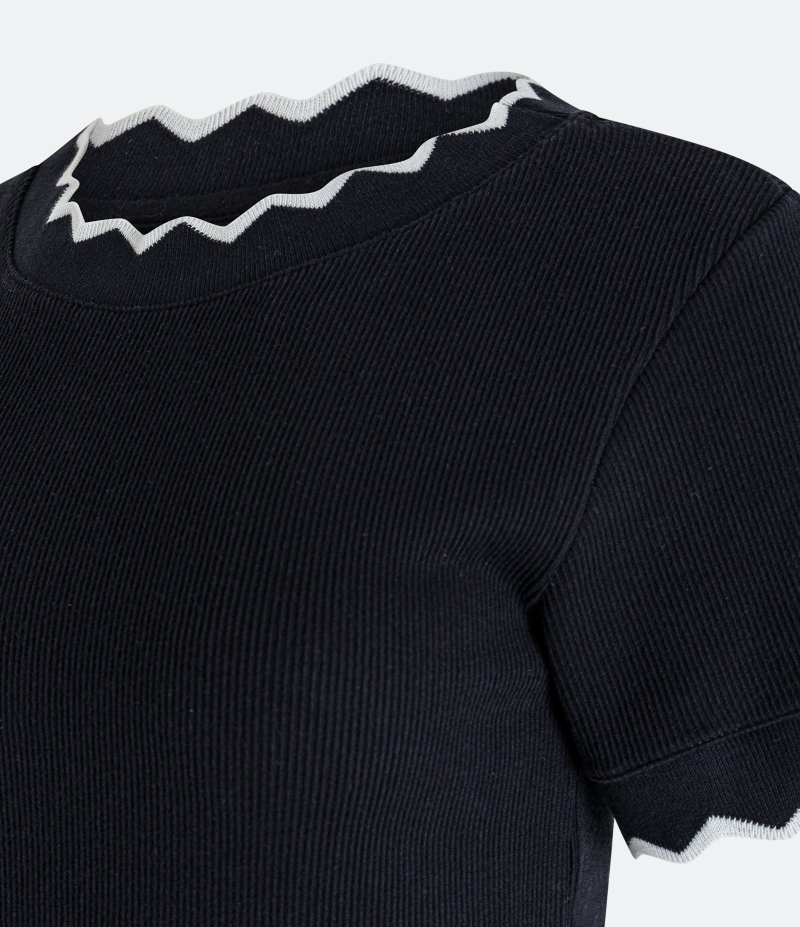 Blusa em Algodão com Gola e Manga Onduladas Preto 7