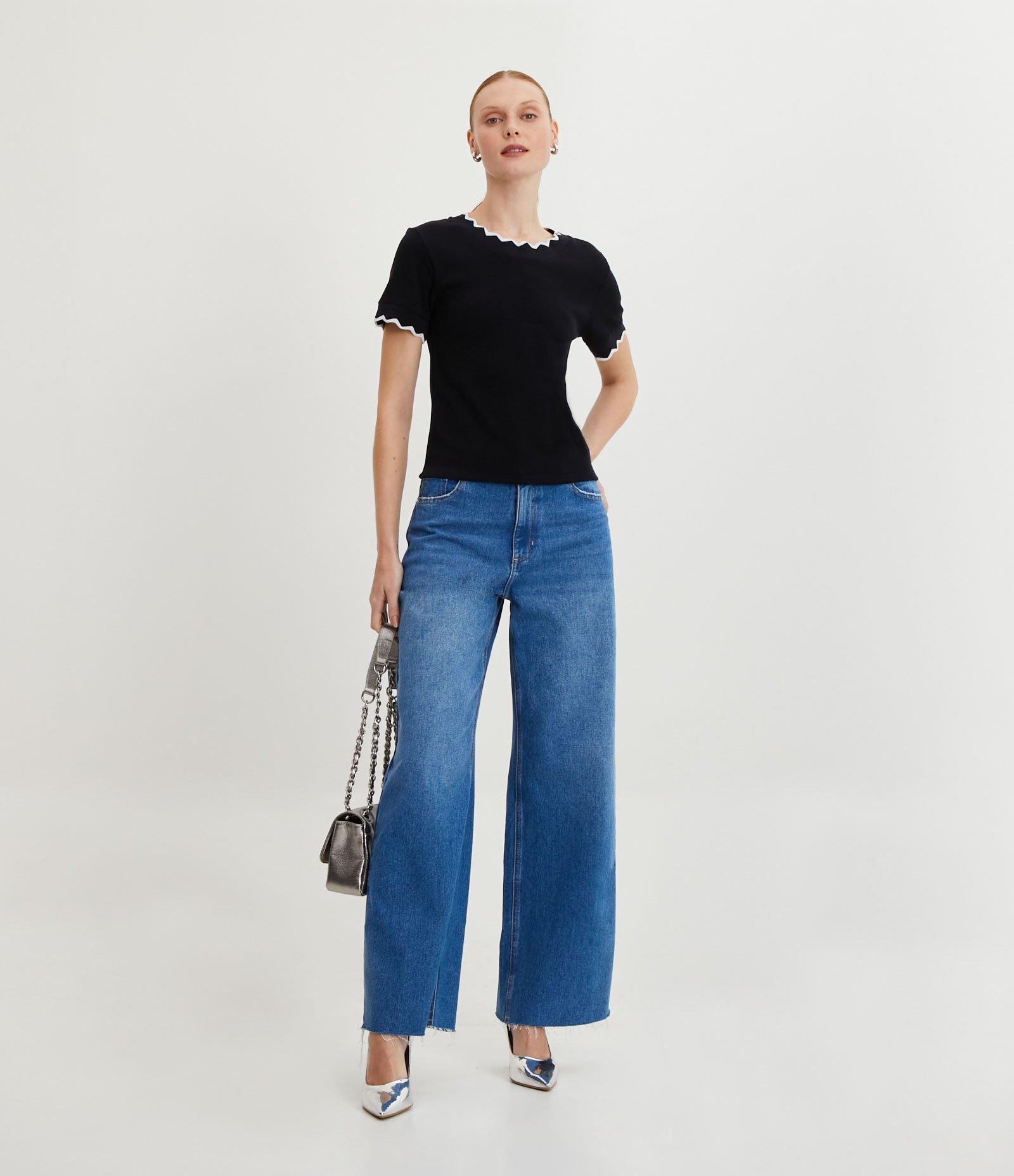 Blusa em Algodão com Gola e Manga Onduladas Preto 3