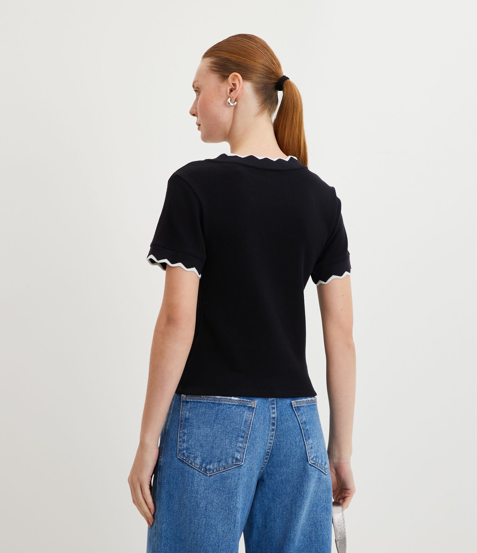 Blusa em Algodão com Gola e Manga Onduladas Preto 5