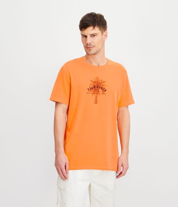 Camiseta Comfort em Meia Malha com Estampa Palm Beach - Cor: Laranja - Tamanho: G