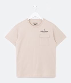 Camiseta Infantil com Lettering e Bolsinho com Lapela - Tam 5 a 14 Anos