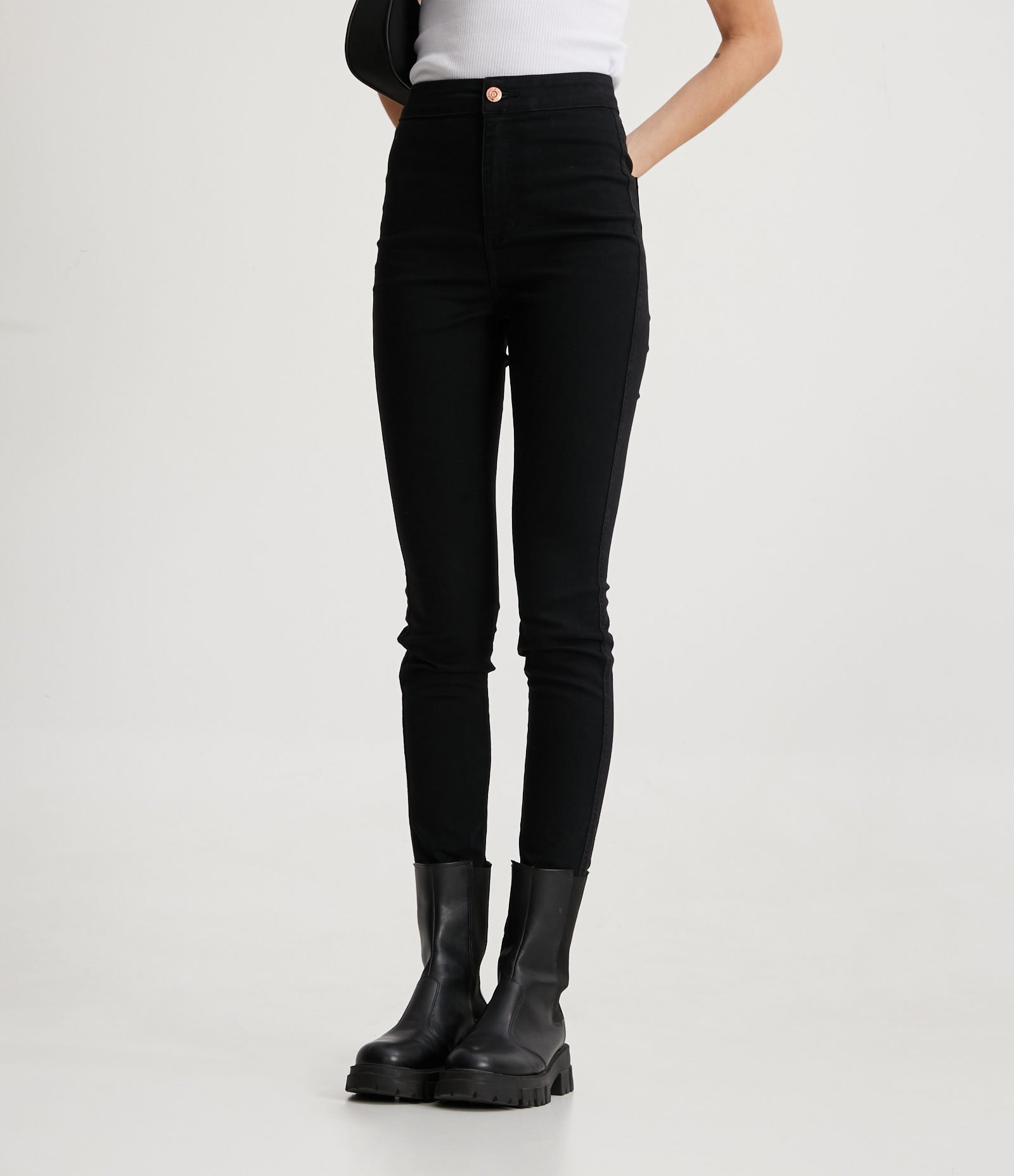 Calça Disco Pants Cintura Alta em Jeans com Bolsos Traseiros Preto 2
