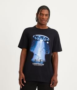 Camiseta Regular em Algodão com Estampa de Vacas Abduzidas