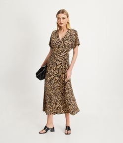 Vestido New Midi Manga Curta em Meia Malha com Estampa de Onça