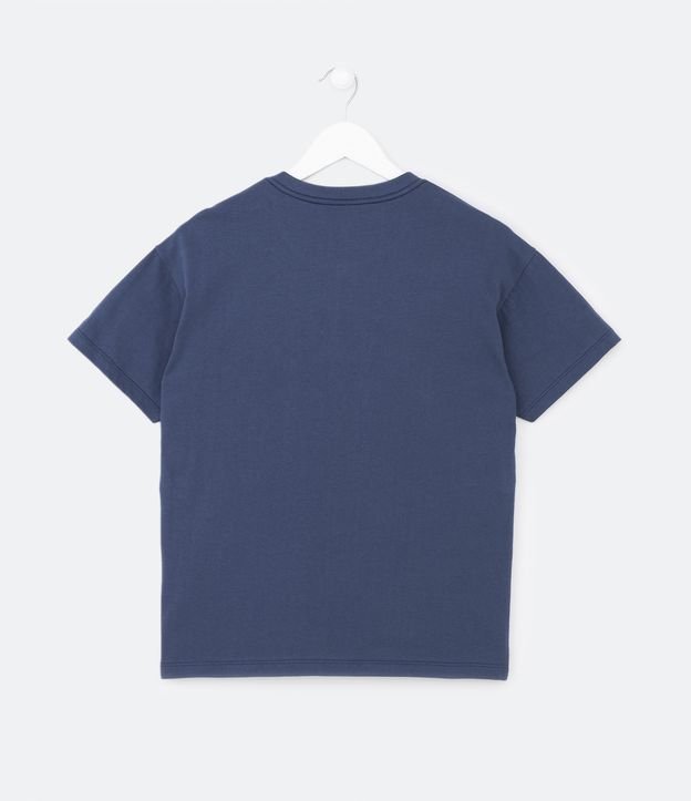 Camiseta Infantil com Recortes Deslocados e Lettering no Peito - Tam 5 a 14 Anos Azul 2