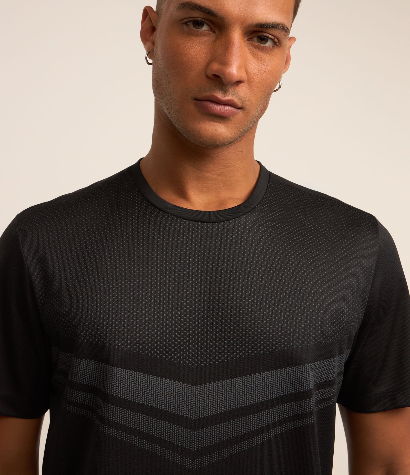 Camiseta Esportiva com Estampa Delta Pontilhado e Manga Curta Preto 3