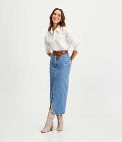 Saia Midi em Jeans com Fenda Frontal e Costura Contrastante