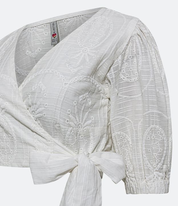 Blusa Cropped em Laise com Bordados de Abacaxi e Decote Transpassado Branco 7