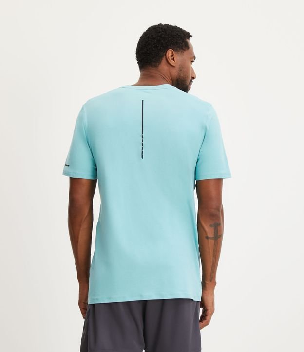 Camiseta Esportiva Dry Fit com Etiqueta na Barra e Manga Curta Azul Turquesa