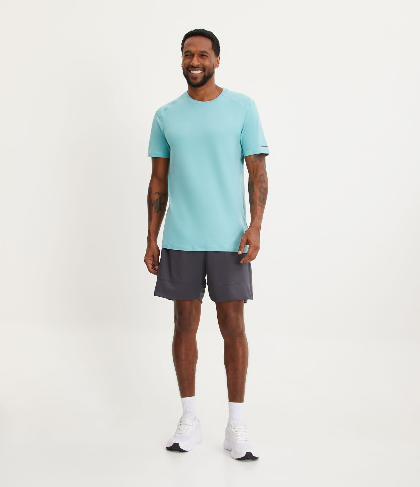 Camiseta Regular Esportiva em Tecnologia Dry com Etiqueta na Barra 2