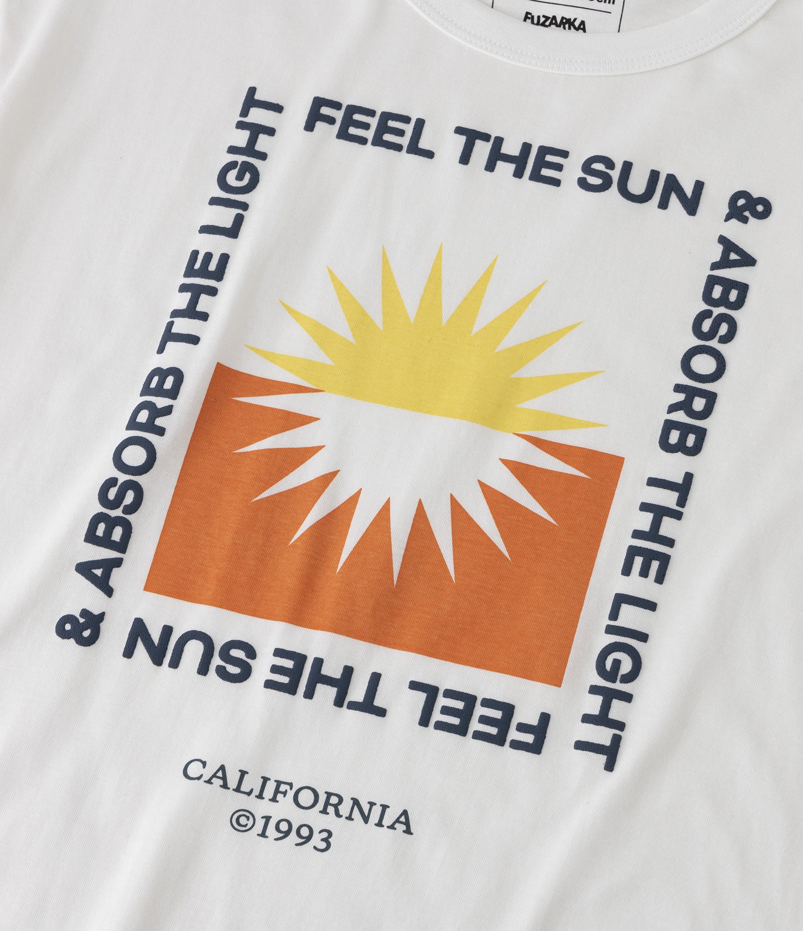 Camiseta Infantil com Estampa Sol Meio a Meio e Lettering - Tam 5 a 14 Anos Branco Neve 3