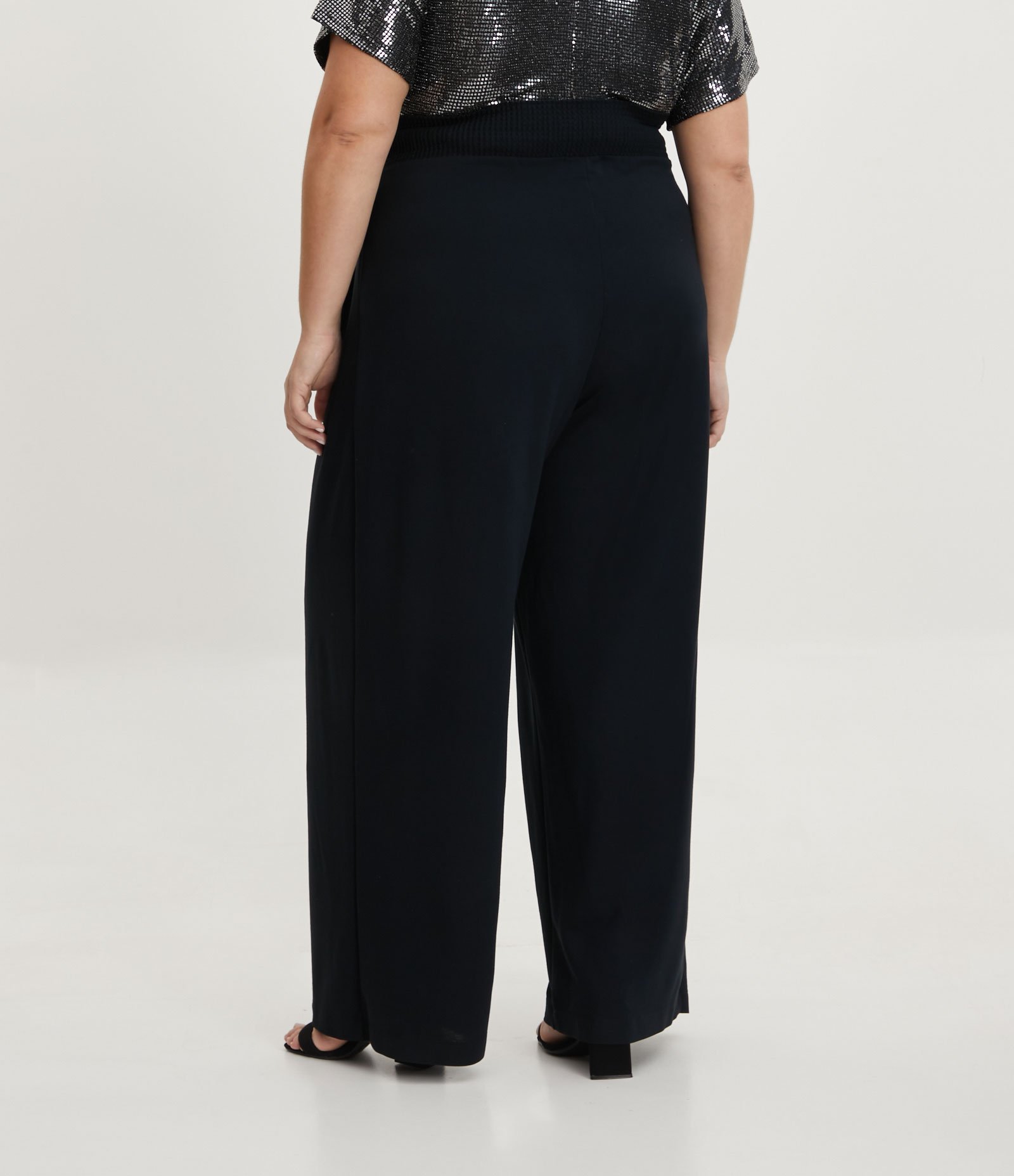 Calça Pantalona Crepe com Lastex nas Costas Curve & Plus Size 3