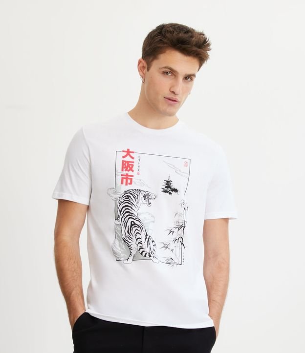 Camiseta Regular em Meia Malha com Estampa de Tigre e Ideograma - Cor: Branco - Tamanho: M
