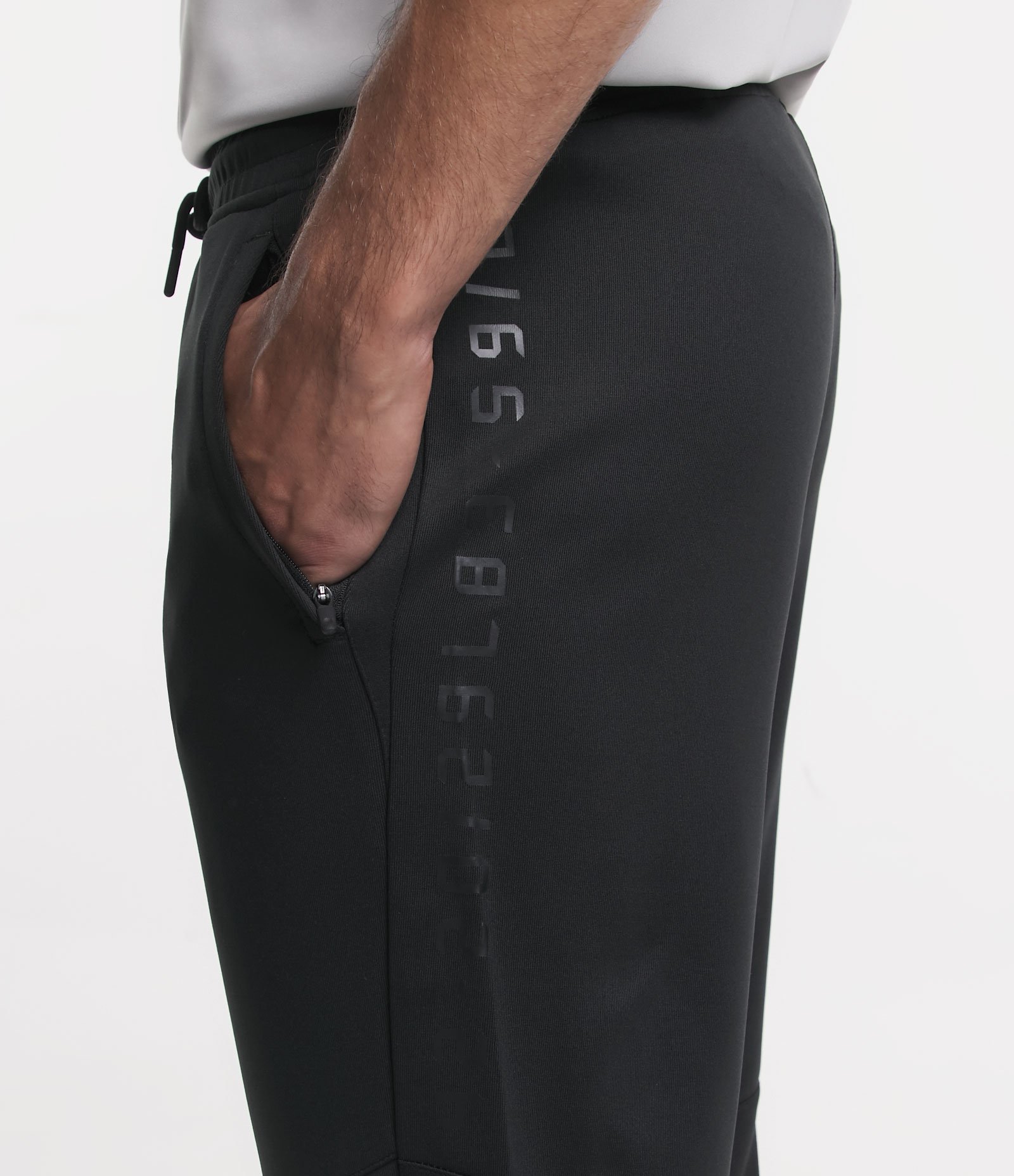 Calça Esportiva com Estampa em Lettering na Lateral Preto 4