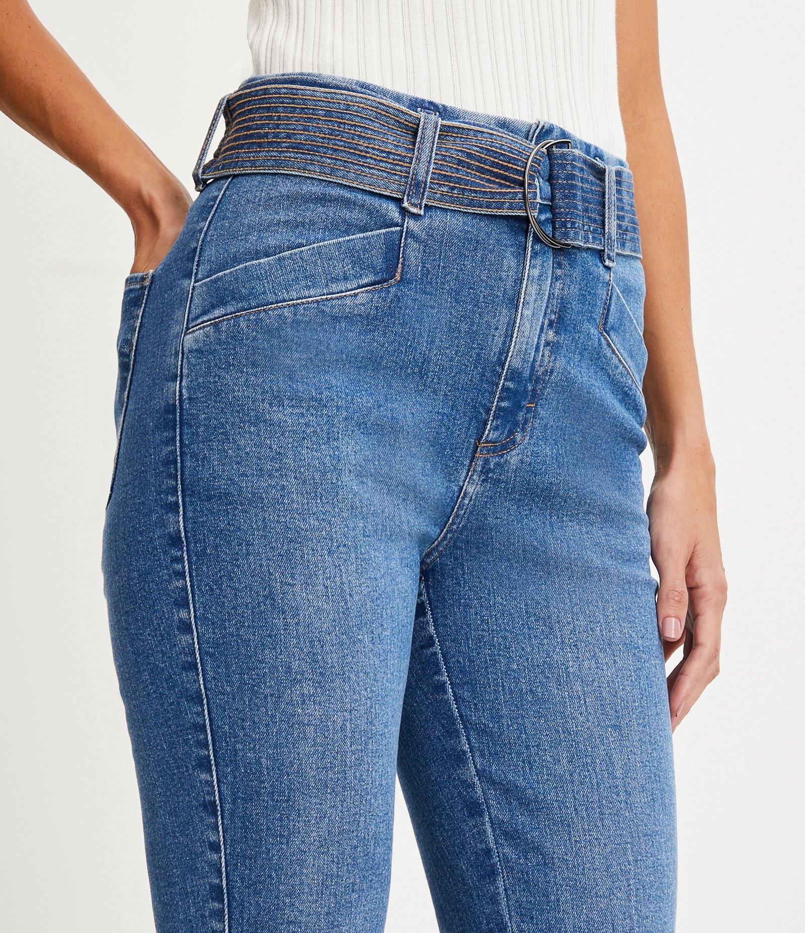 Calça Boot Cut Jeans com Cinto Faixa e Bolso Embutido Azul 4
