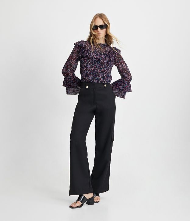 Blusa em Chiffon Plissada com Estampa Floral Preto 2