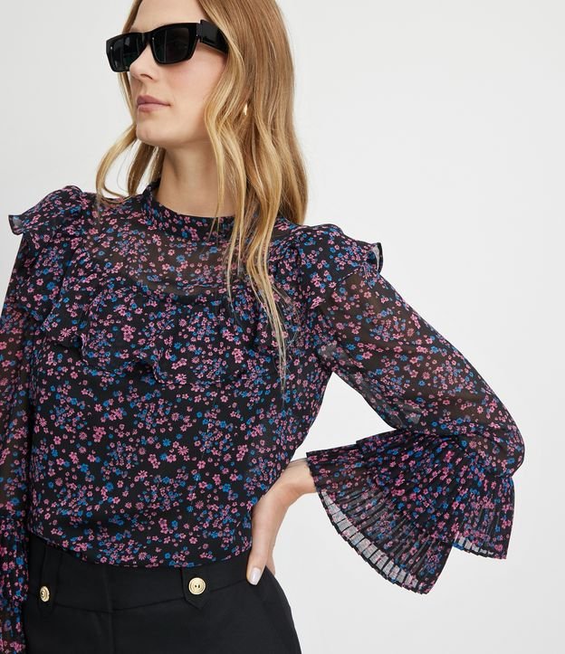 Blusa em Chiffon Plissada com Estampa Floral Preto 3