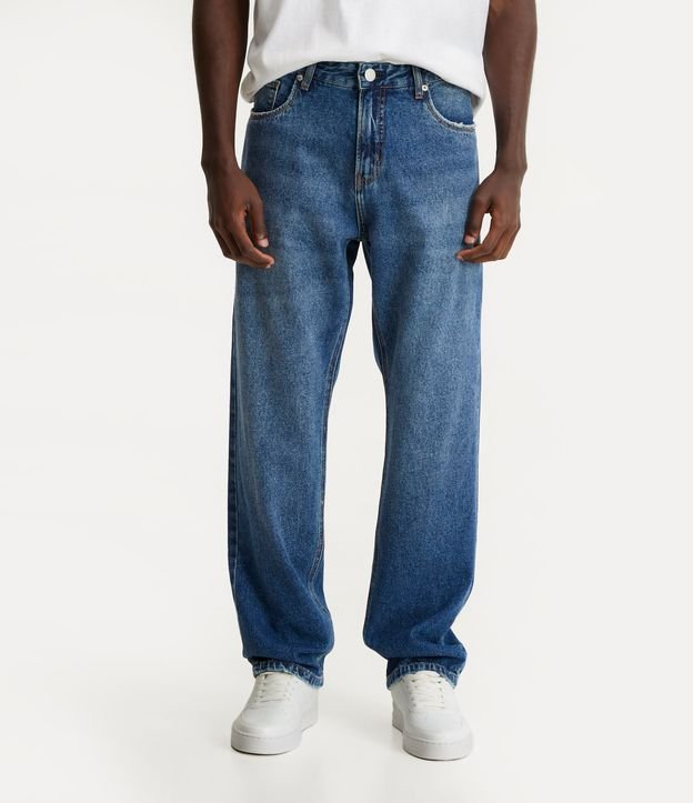 Calça Reta Loose Jeans Marmorizado com Bolsos Azul 2