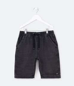 Bermuda Infantil em Jeans Estonado com Detalhe em Plaquinha de Metal - Tam 5 a 14 Anos