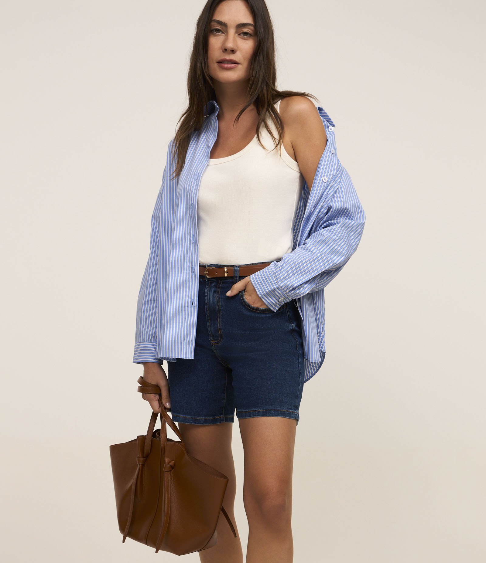 Short Jeans Clássico com Cintura Média Azul Escuro 2