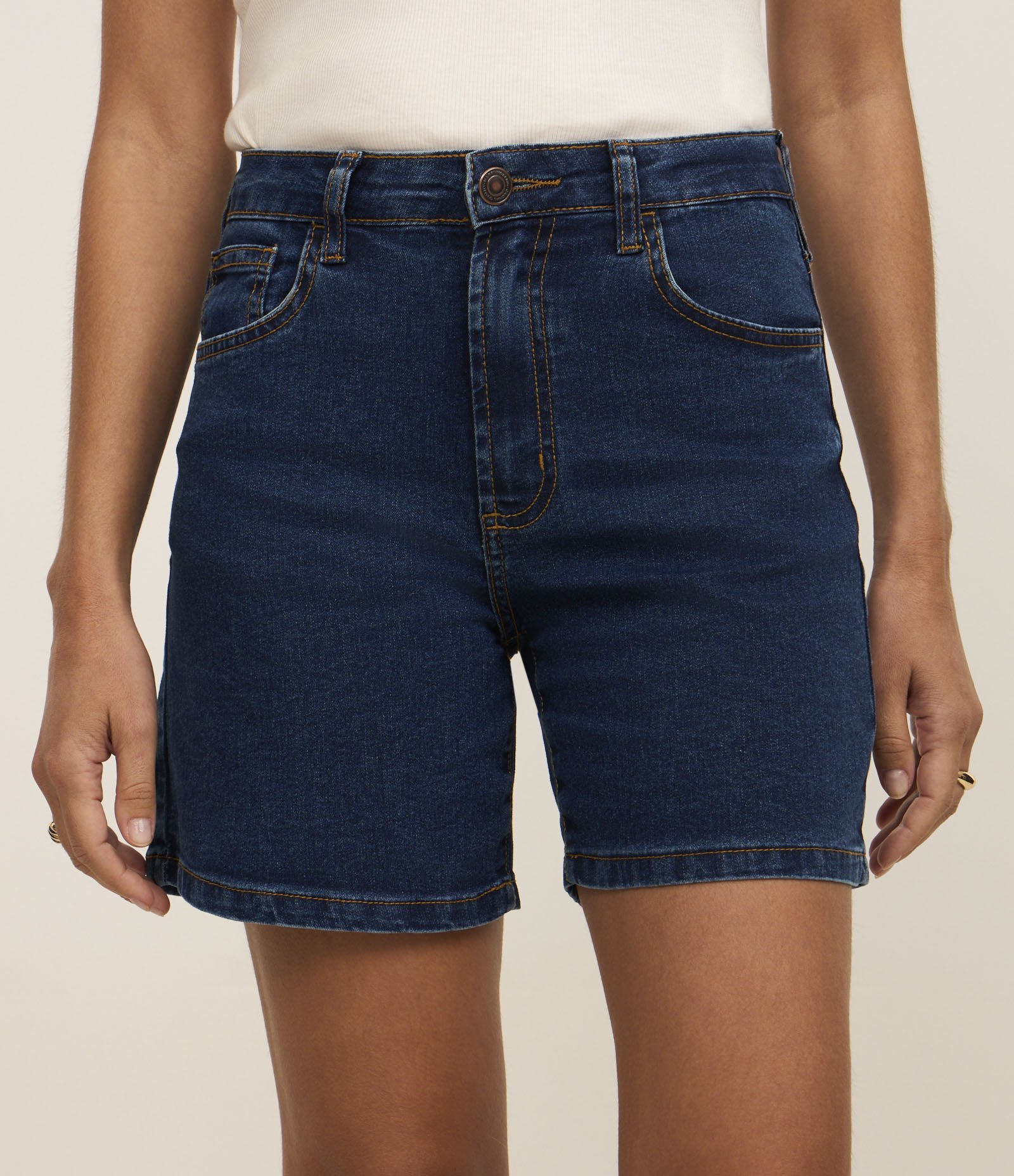 Short Jeans Clássico com Cintura Média Azul Escuro 3