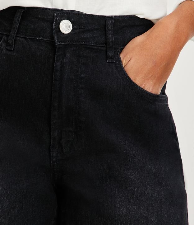 Short Jeans Clássico com Efeito Estonado Preto 4