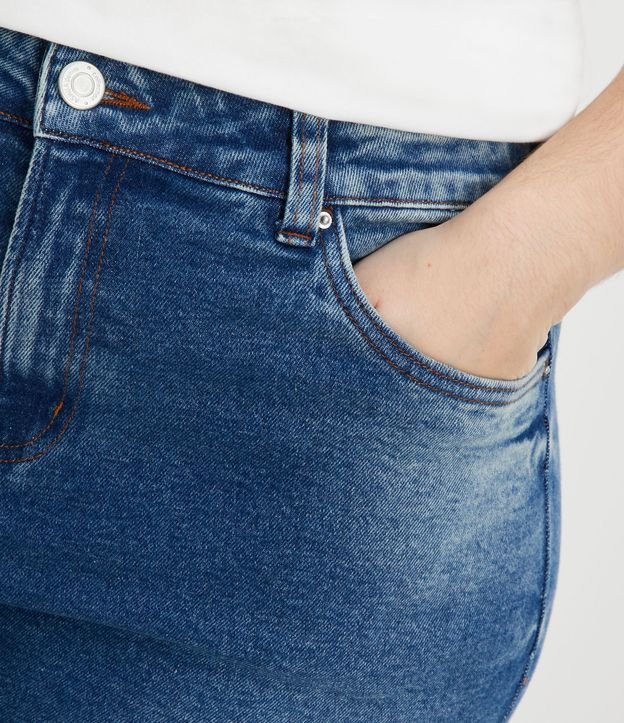 Calça Reta Jeans com Elastano e Lavagem Dirty Curve & Plus Size Azul 4