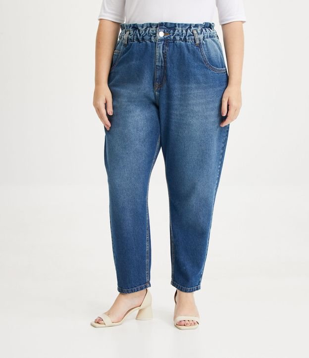 Calça Mom Jeans com Bolso Cargo e Barra Assimétrica a Fio Curve & Plus Size  Azul
