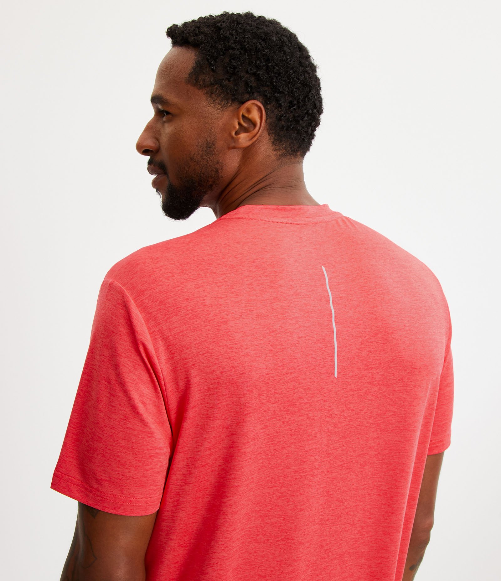 Camiseta Esportiva com Tecnologia Dry e Detalhes Refletivos 5