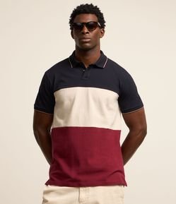 Camisa Polo Regular em Algodão com Blocos de Cor e Manga Curta