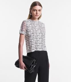 Blusa em Viscose com Manga Transparente e Estampado Geométrico