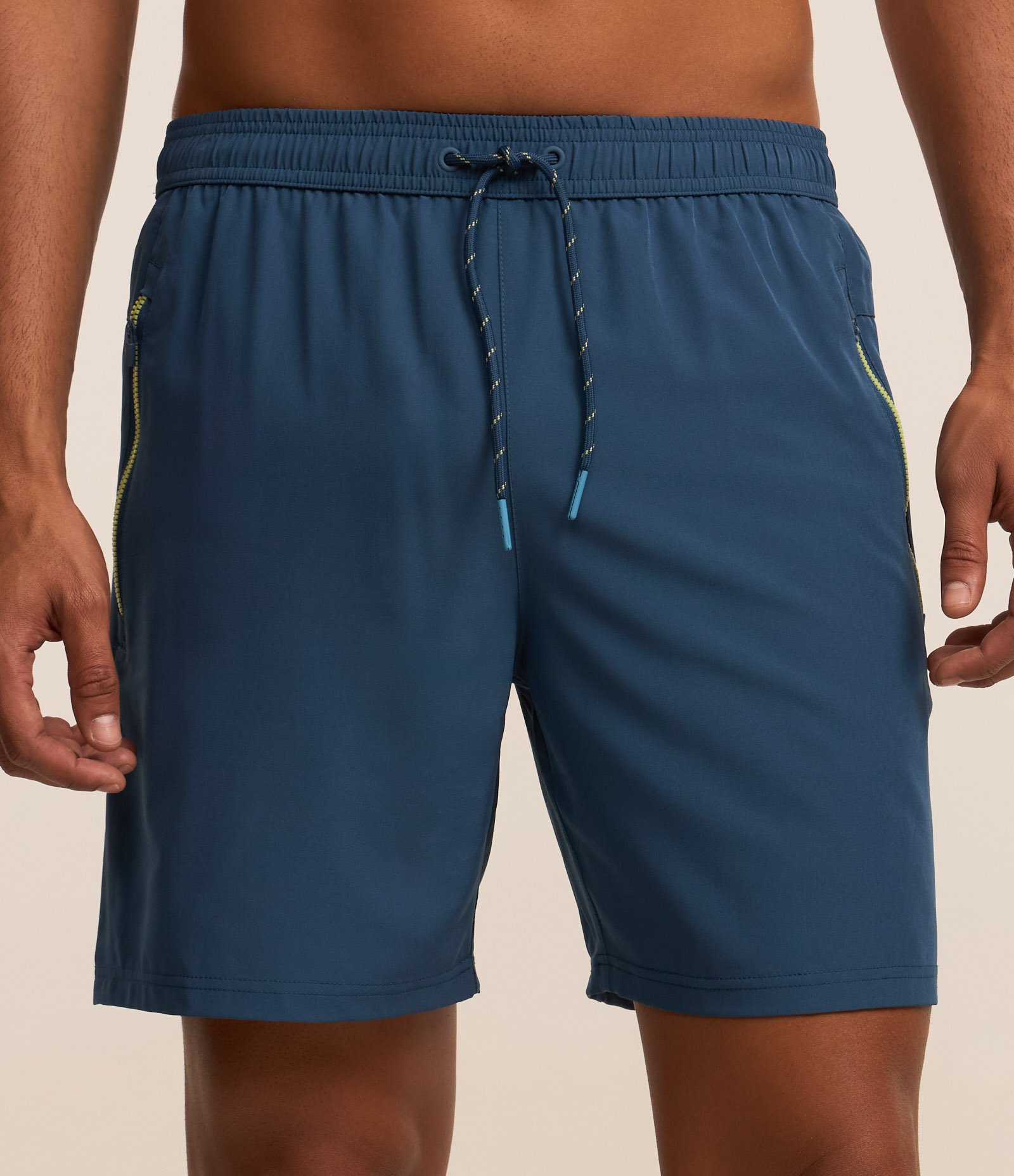 Bermuda Esportiva com Blocos de Cor e Bolsos com Zíper Azul Médio 2