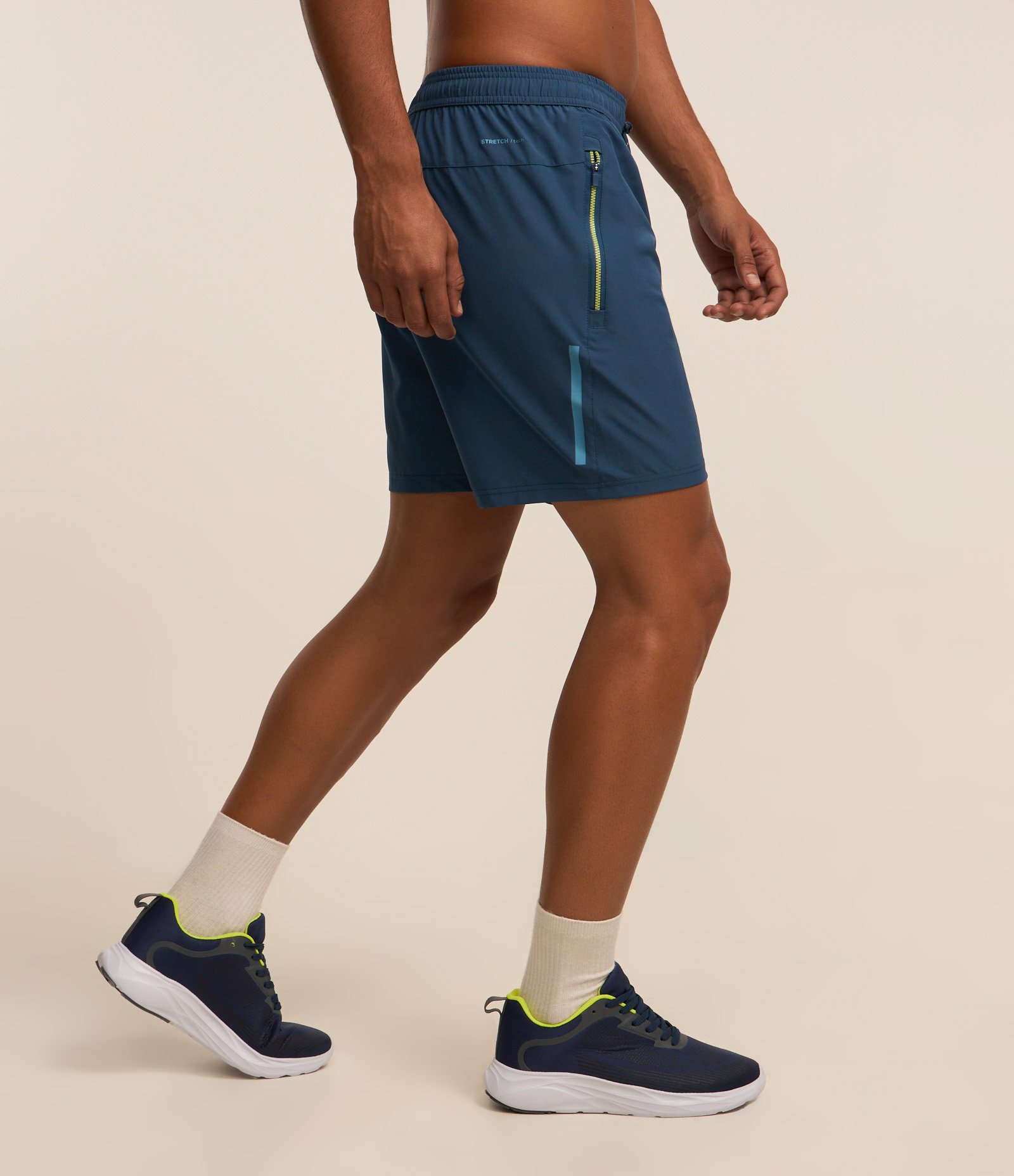 Bermuda Esportiva com Blocos de Cor e Bolsos com Zíper Azul Médio 3