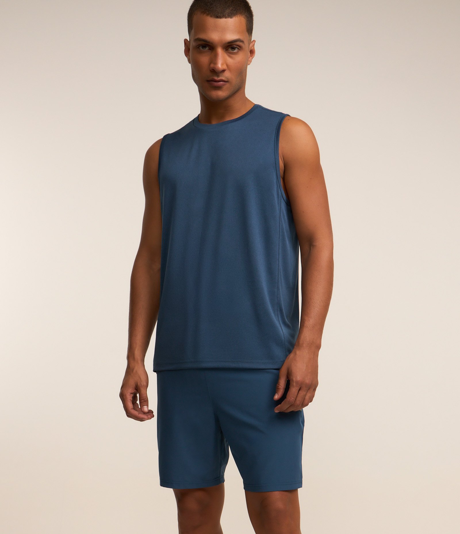 Bermuda Esportiva com Blocos de Cor e Bolsos com Zíper Azul Médio 4