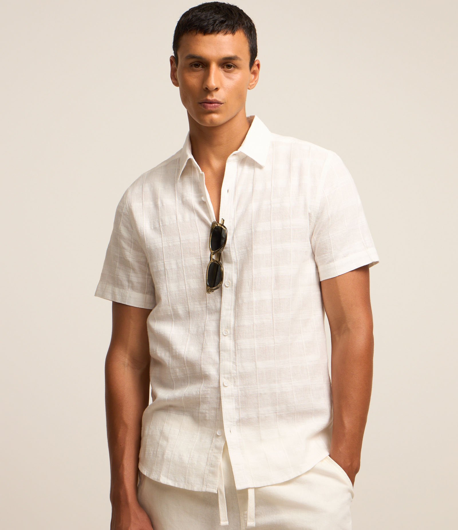 Camisa Regular em Linho com Textura Grid e Gola Colarinho 1