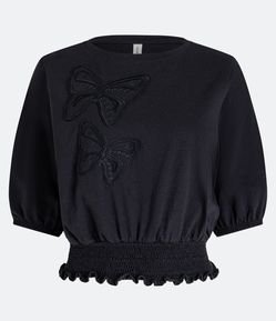 Blusa em Meia Malha com Babados e Bordados de Borboletas
