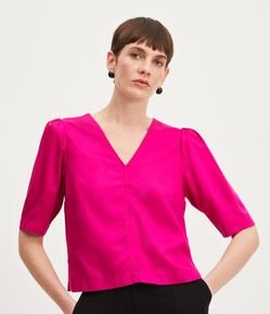 Blusa em Viscolinho com Decote V e Manga Bufante