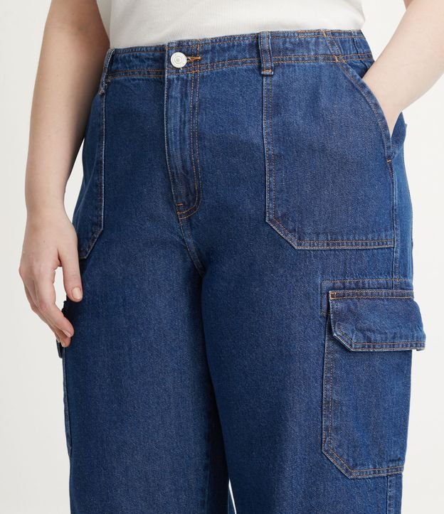 Calça Cargo Reta Jeans com Bolsos Laterais Curve & Plus Size Azul 4