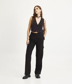 Calça Reta Alfaiataria em Viscose com Bolsos Cargo