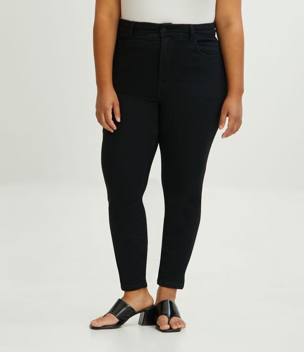 Calça Skinny Jeans com Efeito Push Up Curve & Plus Size Preto 2