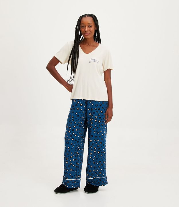 Pijama Longo em  Viscolycra com Estampa Animal Print Onça - Cor: Off white/Azul - Tamanho: P