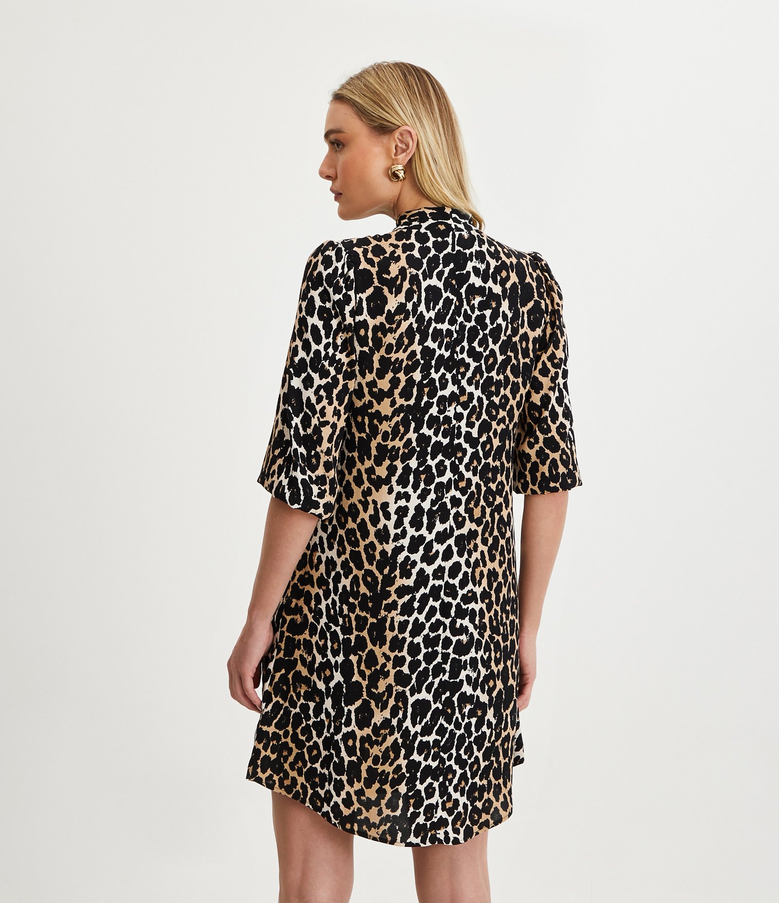 Vestido Curto em Viscose com Estampa Animal Print e Gola Laço Preto 3