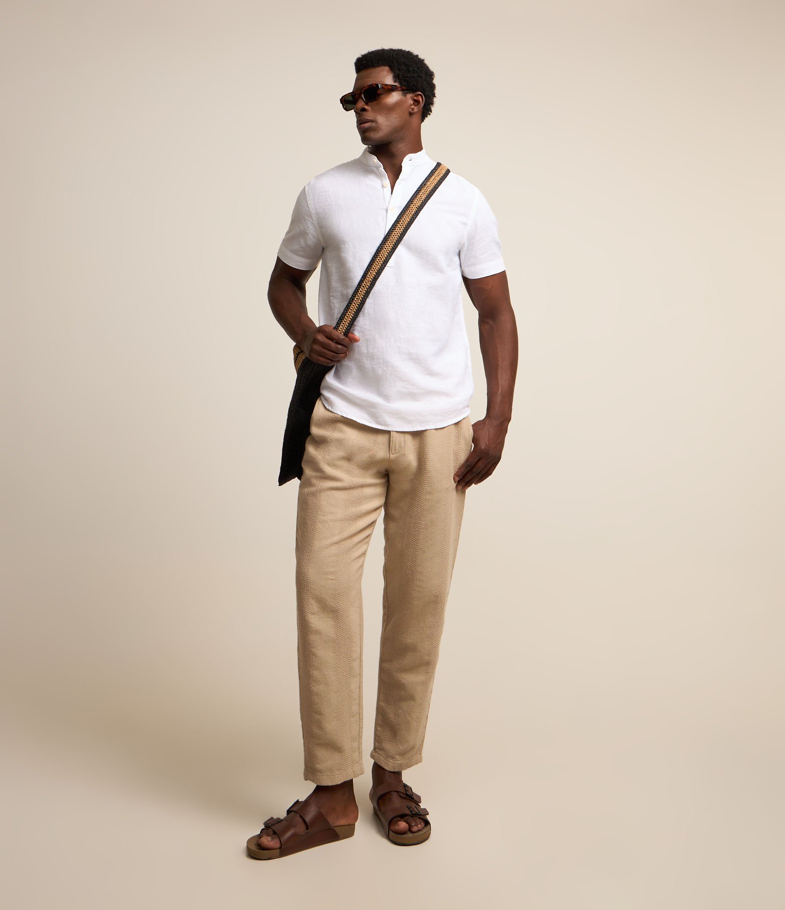 Bata Regular em Linho com Gola Padre e Barra Arredonda Branco 2