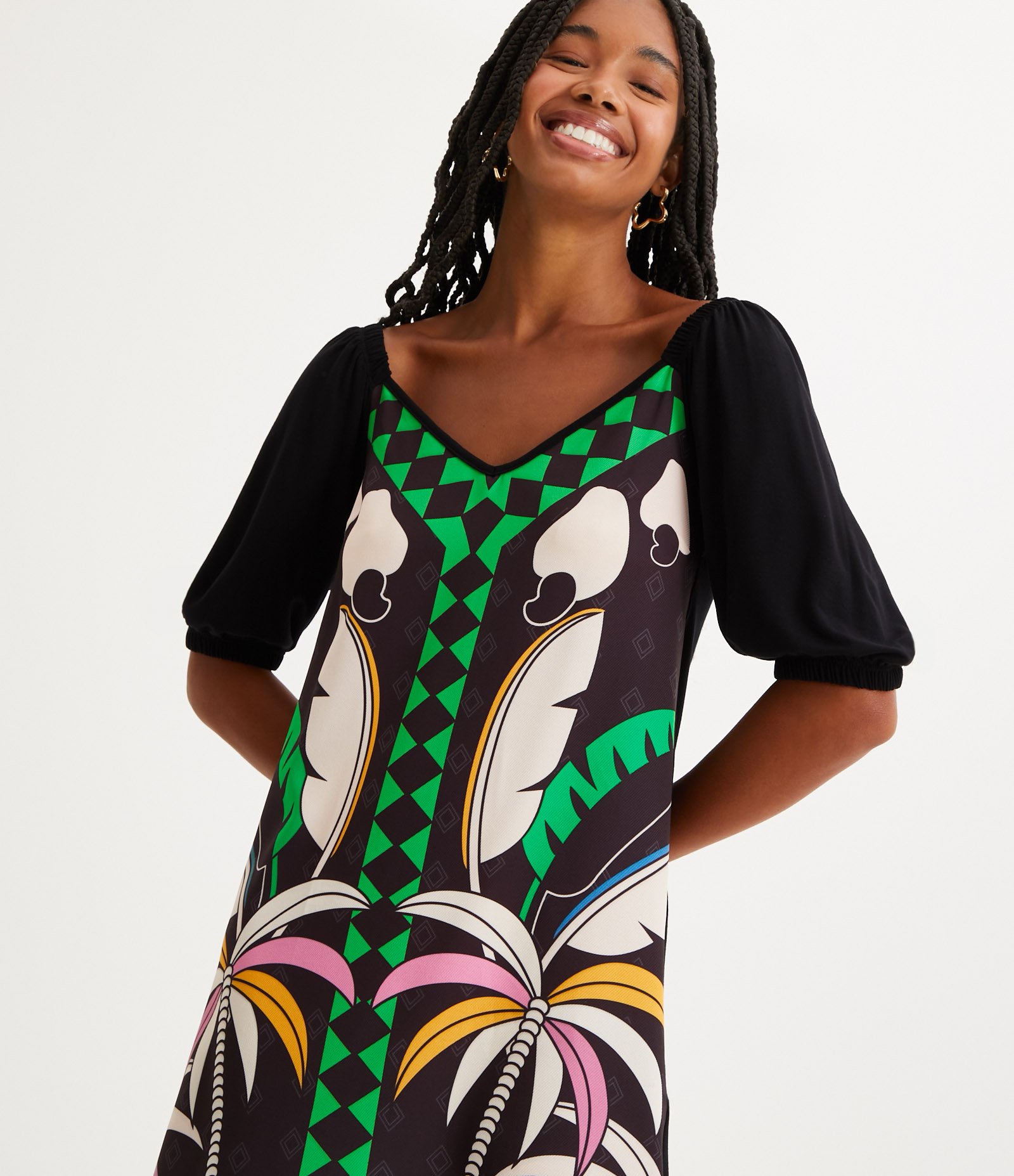 Vestido Curto em Viscolycra com Estampa Étnica Tropical Preto 4