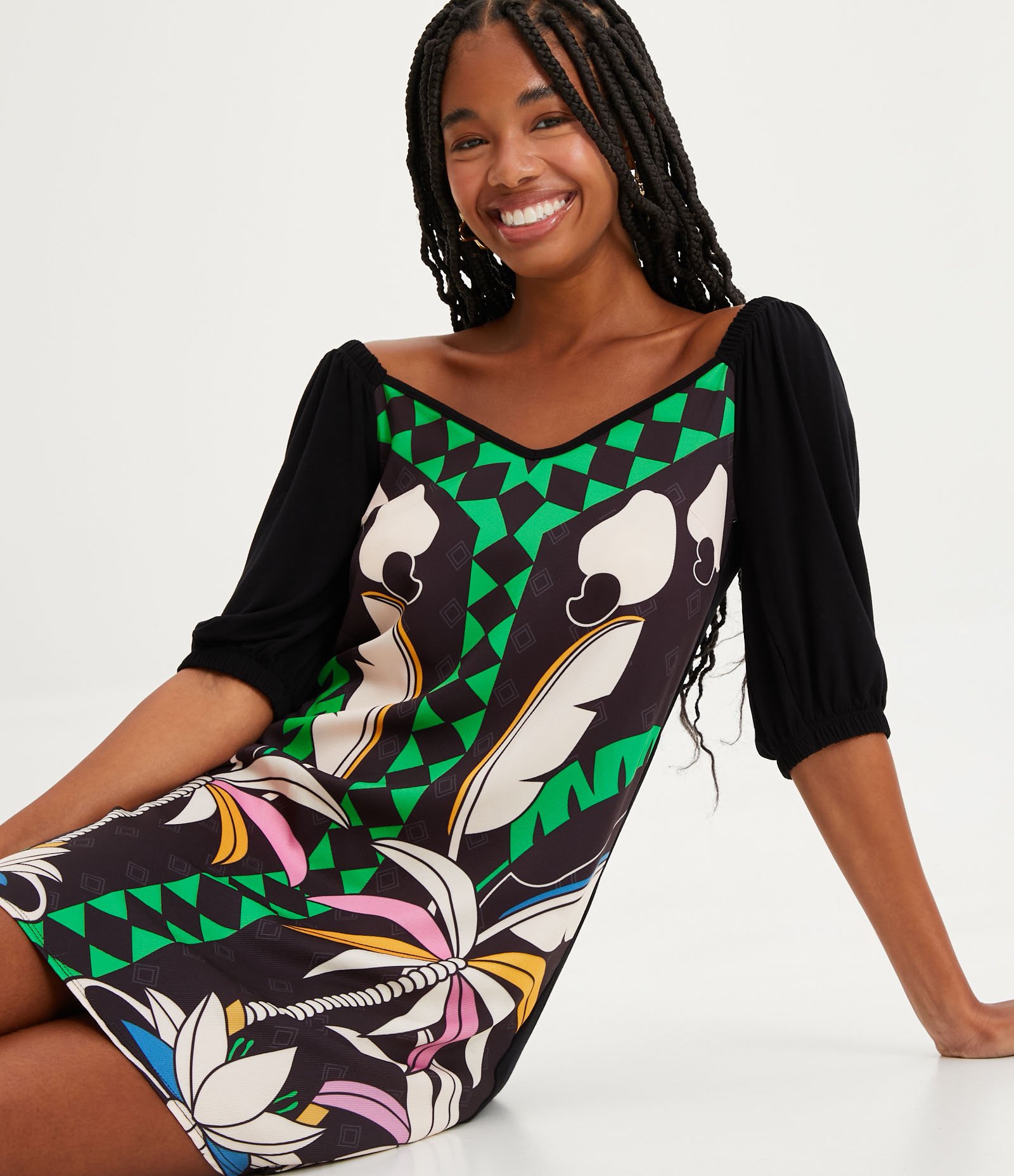 Vestido Curto em Viscolycra com Estampa Étnica Tropical Preto 5