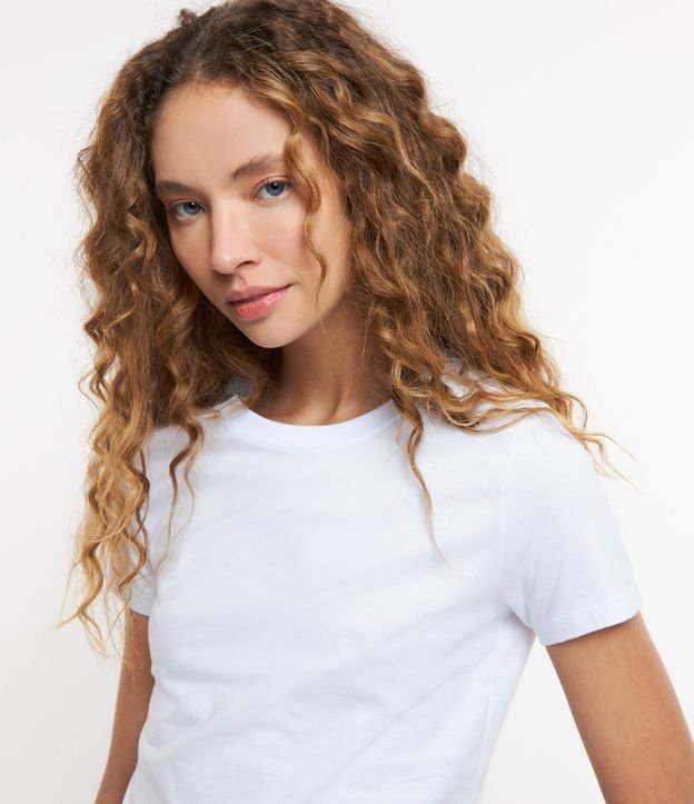 Camiseta Básica em Meia Malha com Gola Redonda Branco 4