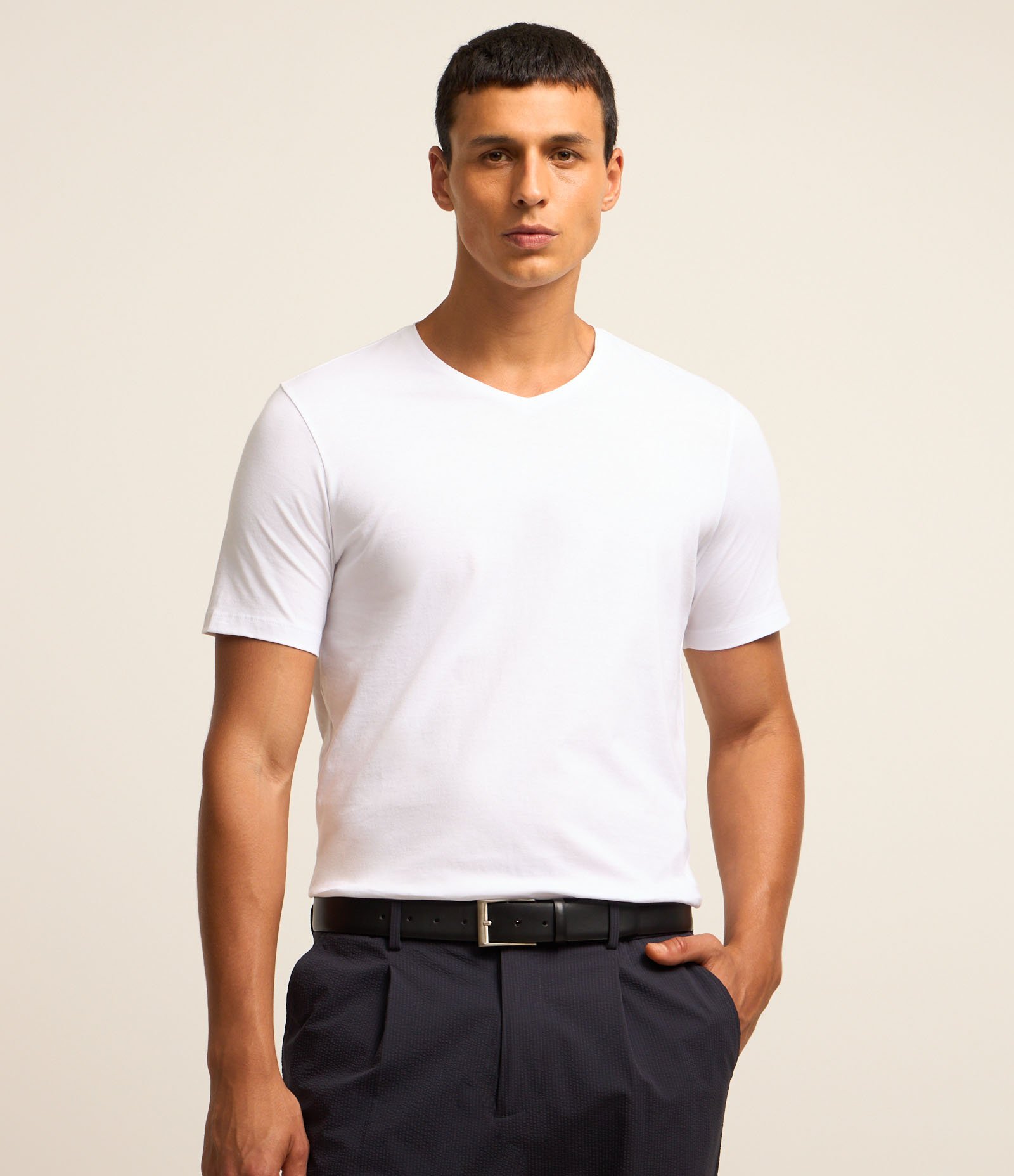 Camiseta Slim em Algodão Peruano com Gola V Branco 1